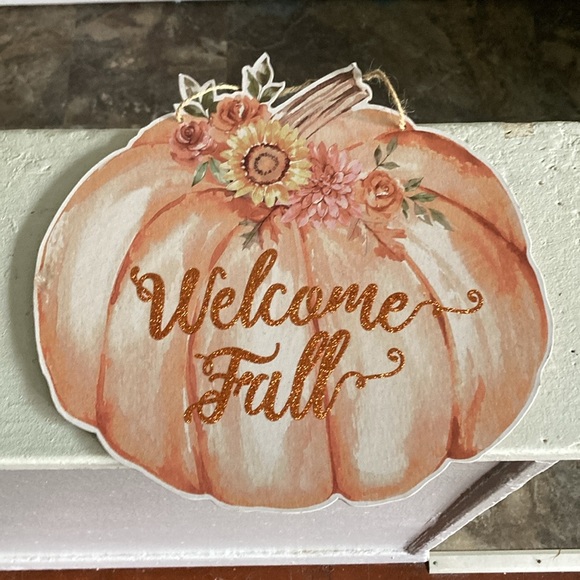 NWT- Beautiful Watercolor Glittered WELCOME FALL Floral Pumpkin Decor Sign 🌻 - Picture 8 of 12